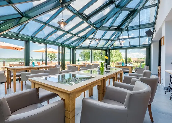 Joseph Conrad & Wellness 2*